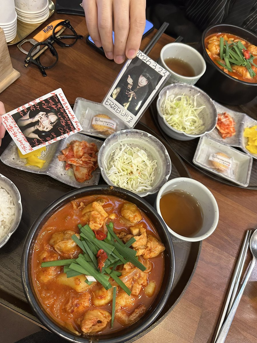 #今私見たろ
#황도진짜꿀맛이네 
울면서 머금(구라임 ㅋㅅㅋ)