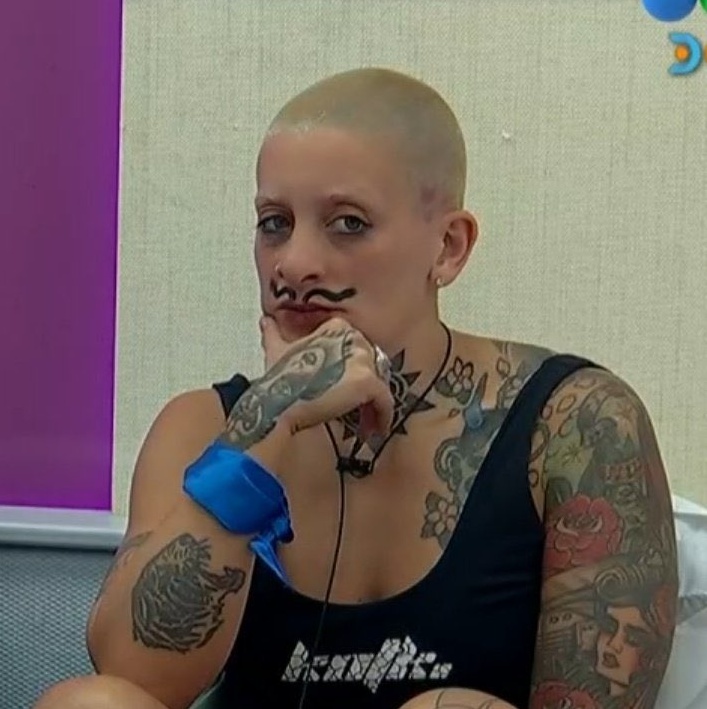 pensando que a la bomba en los aeropuertos le tienen que decir si o si gladys ah #granhermano