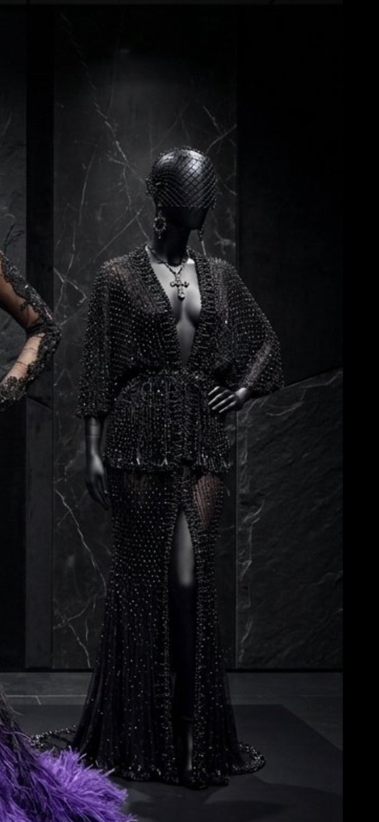 The shade to include the dress from "The elevator night"