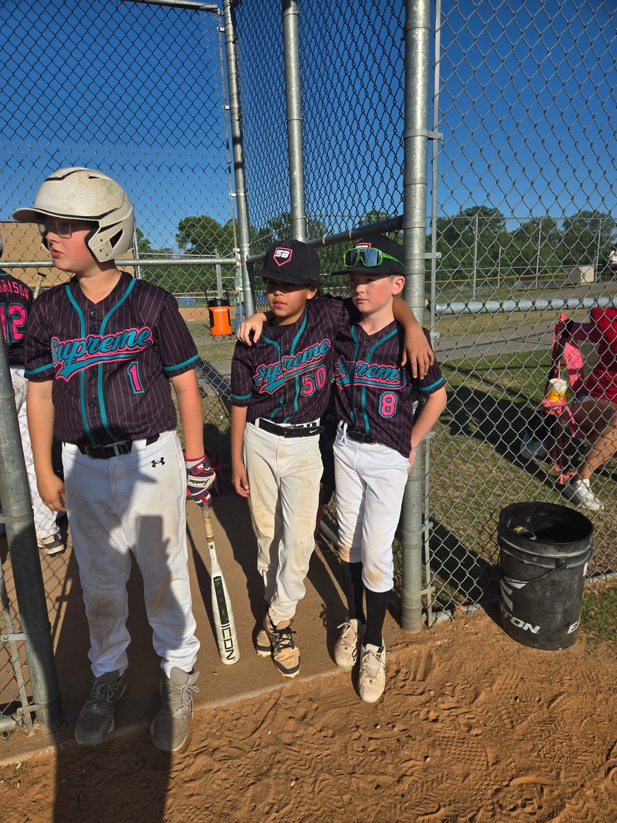 KeithFieldsBall's tweet photo. Supreme Baseball tournament champs! Double celly’s and hanging with the boys! And we got a few of them Muskogee boys in the mix can’t beat it! https://t.co/2gCJlZZh95