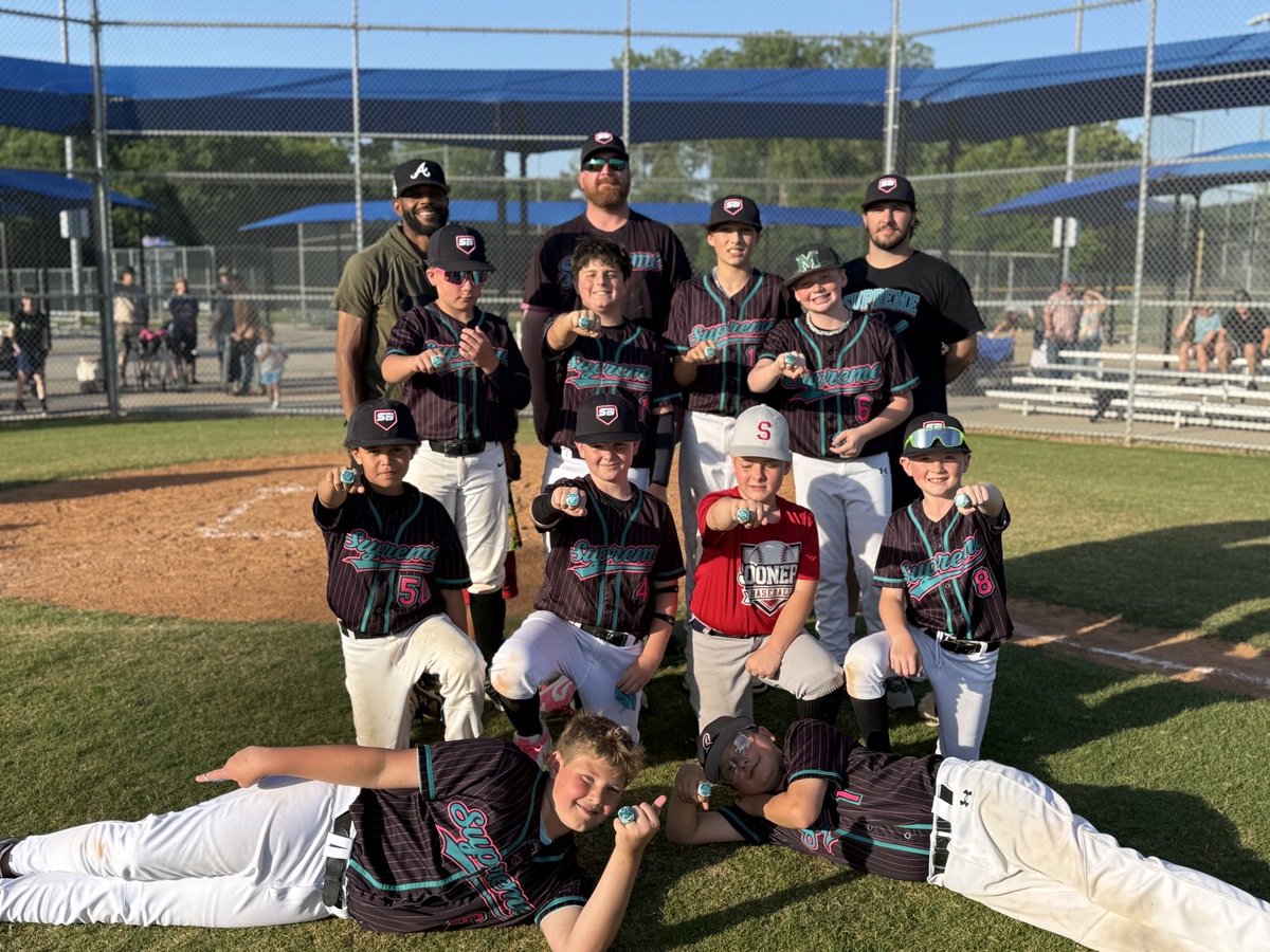 KeithFieldsBall's tweet photo. Supreme Baseball tournament champs! Double celly’s and hanging with the boys! And we got a few of them Muskogee boys in the mix can’t beat it! https://t.co/2gCJlZZh95