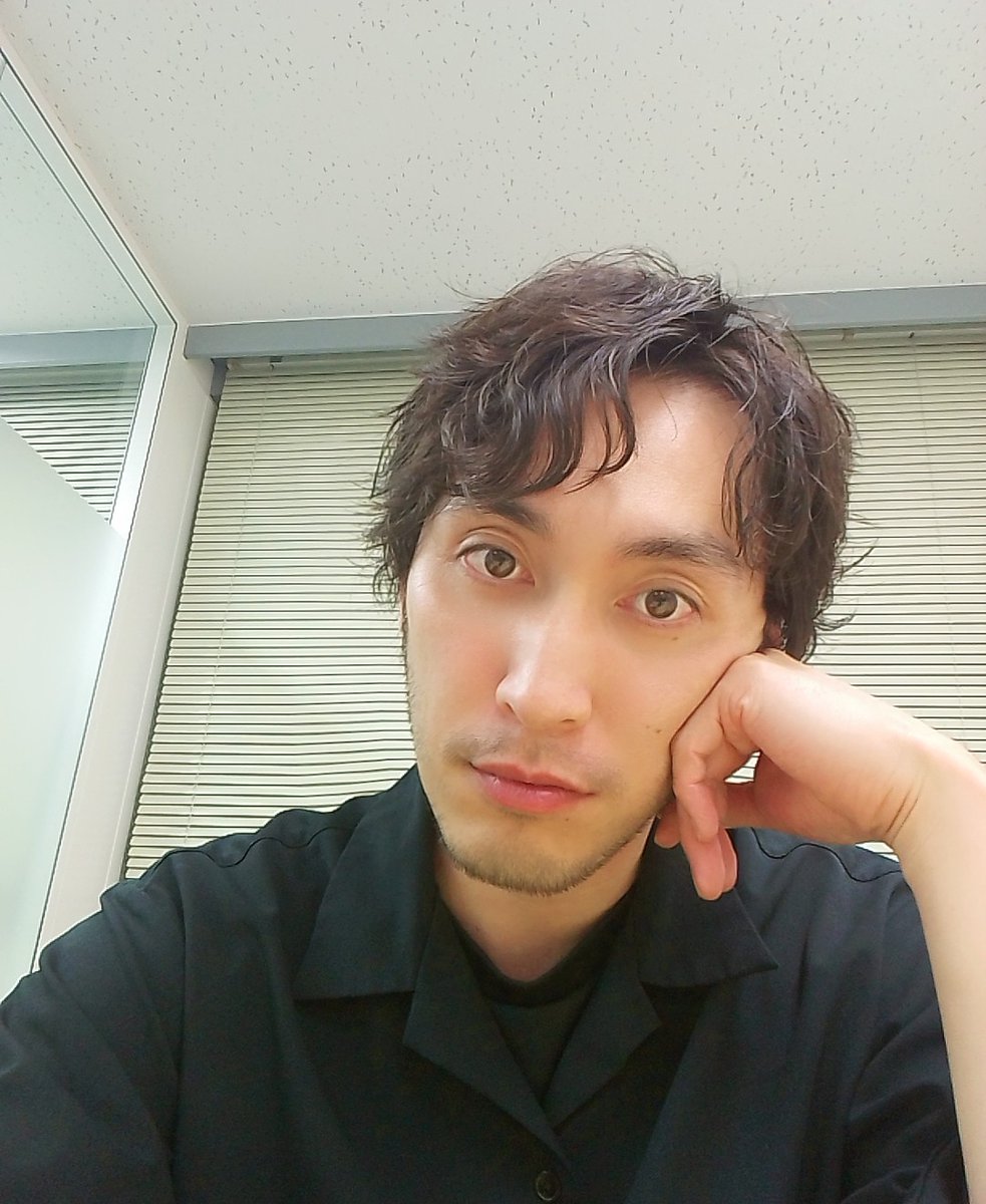 おはよー
やっと前髪伸びてきたな