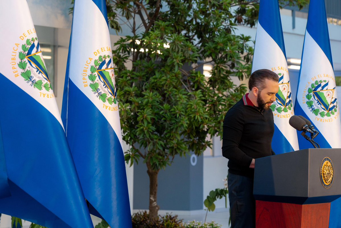 ultimahsv's tweet image. #Nacionales | 🇸🇻 "A nosotros nos entregaron un país sometido por el terrorismo. Estábamos sometidos por el crimen y la única forma de arreglarlo era como lo hicimos. Nadie más en el mundo ha dado una receta de cómo se podría arreglar ese problema de manera diferente.    

A mí me