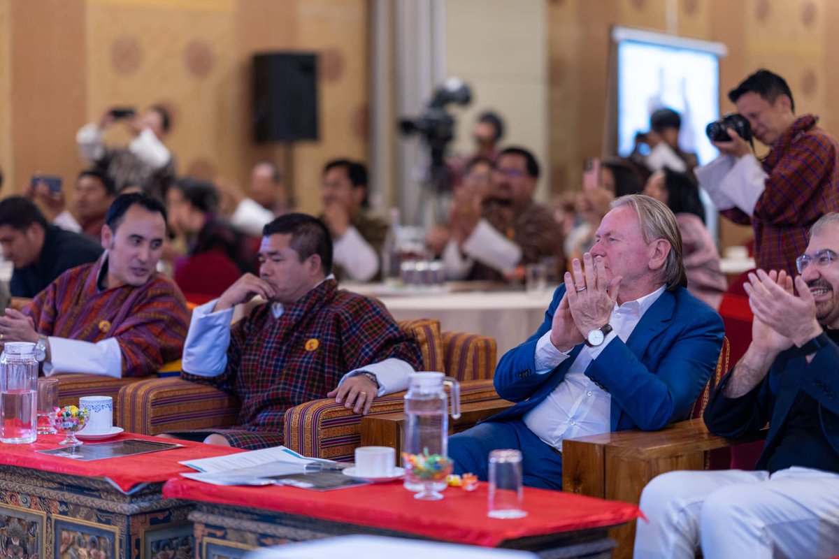 AusHCIndia's tweet image. What better day than #WorldPressFeedomDay to honour &amp;amp; celebrate Bhutan's outstanding media at the National Journalism Awards 🛡️✍️

Proud of Australia's support to @JAbBhutan and the next generation of journalists driving action on critical issues like #climatechange. @FMBhutan