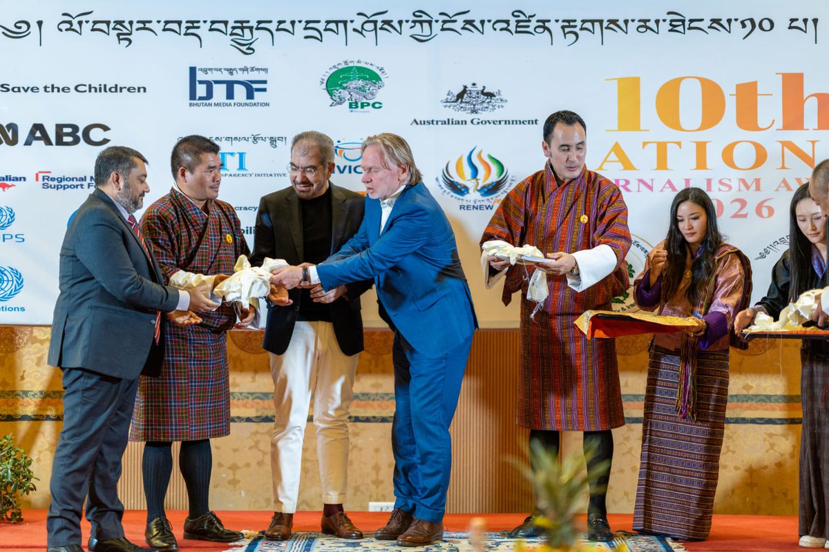 AusHCIndia's tweet image. What better day than #WorldPressFeedomDay to honour &amp;amp; celebrate Bhutan's outstanding media at the National Journalism Awards 🛡️✍️

Proud of Australia's support to @JAbBhutan and the next generation of journalists driving action on critical issues like #climatechange. @FMBhutan