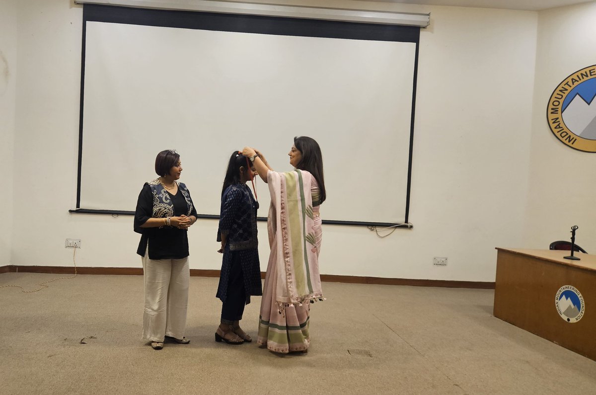 sujatavidu's tweet image. Judging this year's @DelhiPoetryFest middle school #storytelling contest with fellow author, Harshali Singh,was a fun experience! I enjoyed listening to the #stories &amp;amp; was impressed by the students' storytelling skills, the diverse topics covered&amp;amp; their confidence.
#writinglife
