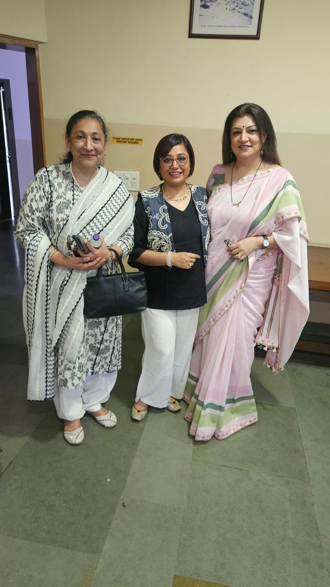 sujatavidu's tweet image. Judging this year's @DelhiPoetryFest middle school #storytelling contest with fellow author, Harshali Singh,was a fun experience! I enjoyed listening to the #stories &amp;amp; was impressed by the students' storytelling skills, the diverse topics covered&amp;amp; their confidence.
#writinglife