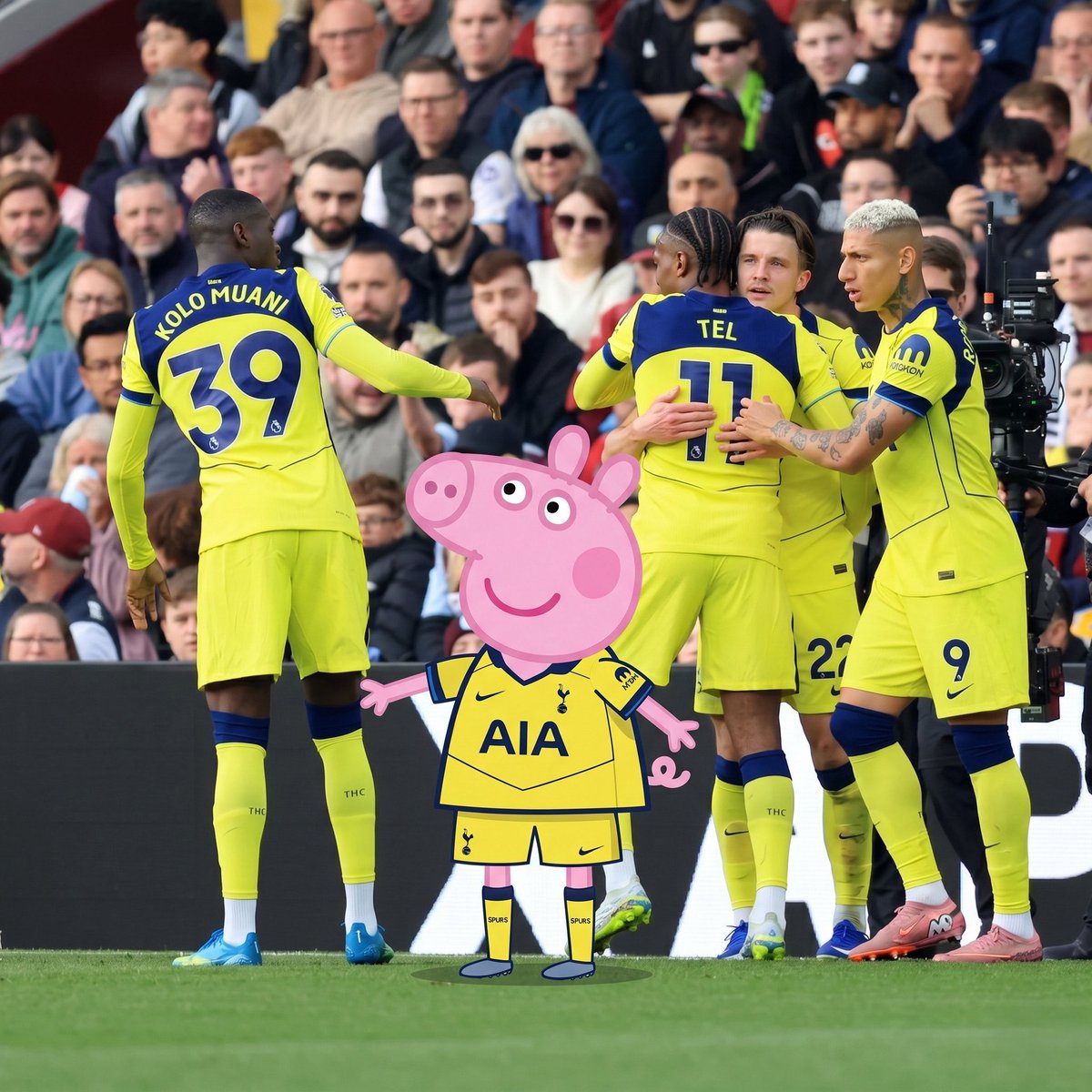HermanosFChat's tweet photo. Spurs were in a relegation battle.
Then they signed Peppa Pig.
2 wins in a row. Don’t @ me.

Follow @HermanosFootballChat for soccer takes you didn’t ask for. https://t.co/8q4HzjJNr5