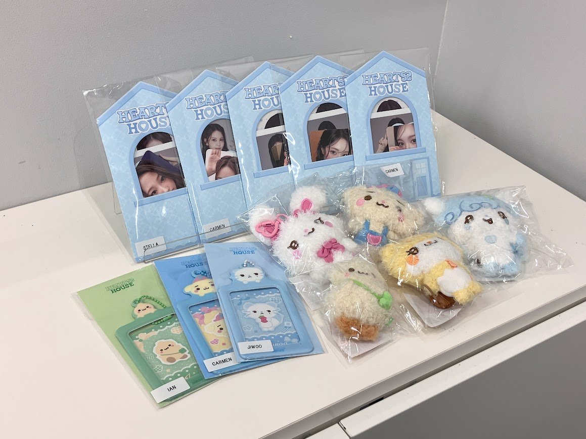 animateISO's tweet image. #Hearts2Hearts FANMEETING [#Hearts2HOUSE] MD
絶賛販売中です໒꒱♪✧⁺
✩ HEARTS IMAGE PICKET SET
✩ HOUSE PHOTO SET
✩ CHARACTER PHOTO CARD HOLDER
✩ CHARACTER DOLL KEY RING
上記の商品は画像のメンバーのみ☆彡

#S2U さんのご来店お待ちしております♡

#하츠투하츠 #H2H #WITHMUU