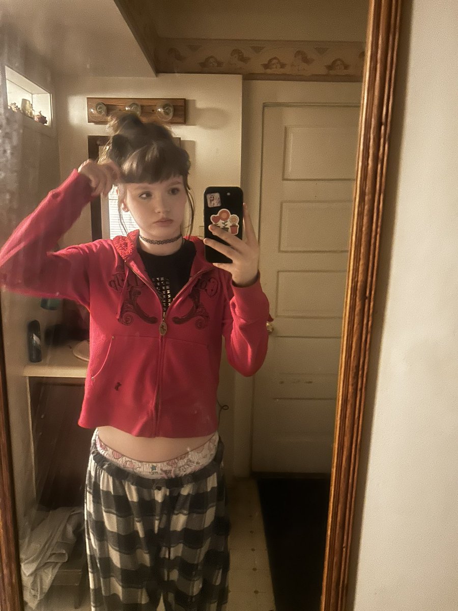 Chloe tweet media