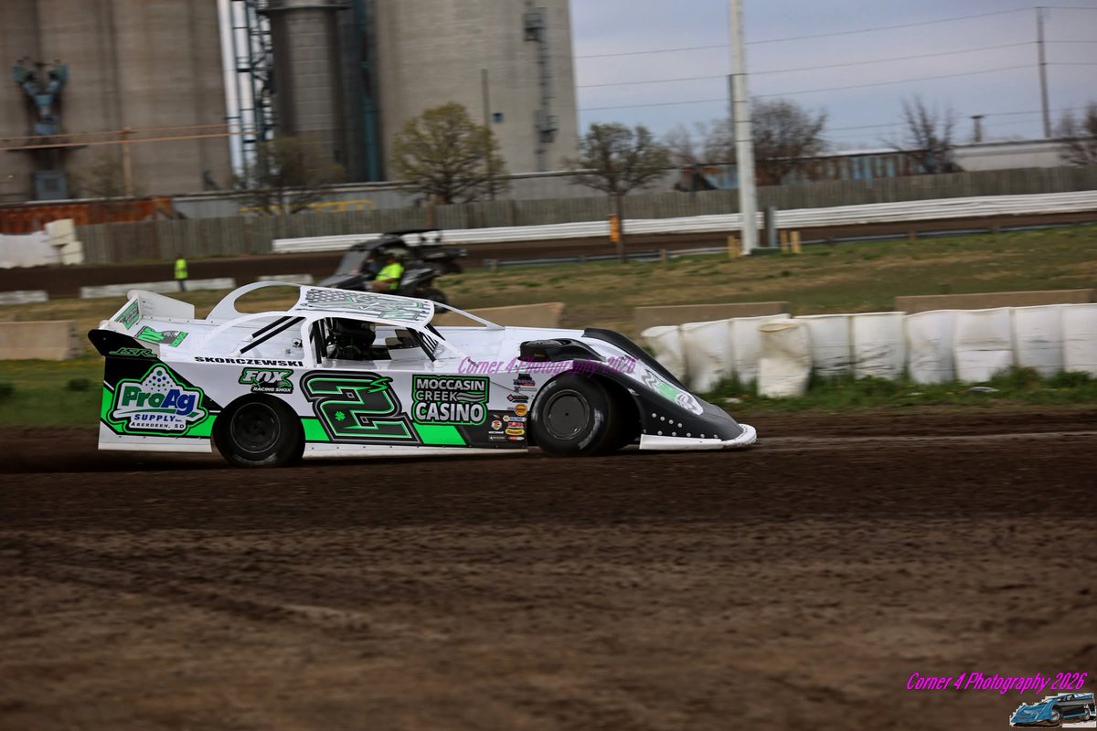 2MD_Racing's tweet photo. Made the trip to Dakota State Fair Speedway last night. Finished 2nd in the heat and 4th in the feature. Definitely could've ended up 2nd, but a couple late race restarts were not in our favor. Oh well, solid opening two nights with the Xr2 @Rocket_Chassis https://t.co/8HmLH4NYXE
