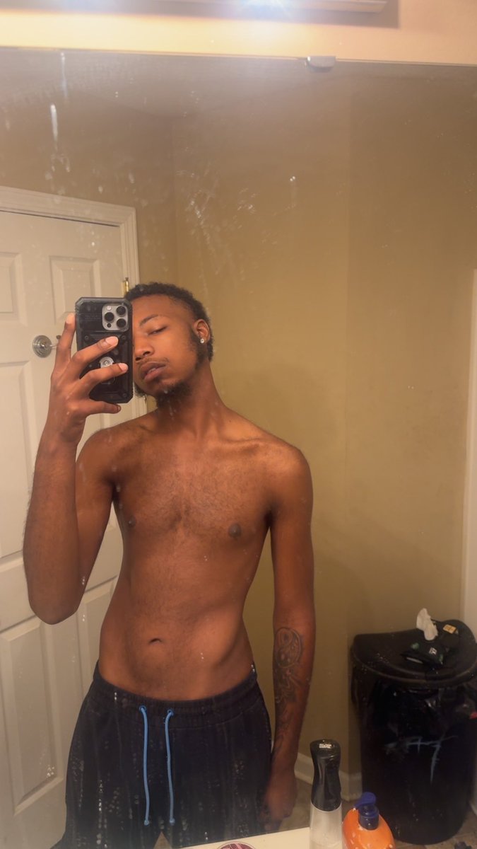 980_chris's tweet photo. It’s almost been a year 🤎🤎 #charlotte #ncfreaks #fitness #420 #masc  #704 https://t.co/tCLmHE3VMZ