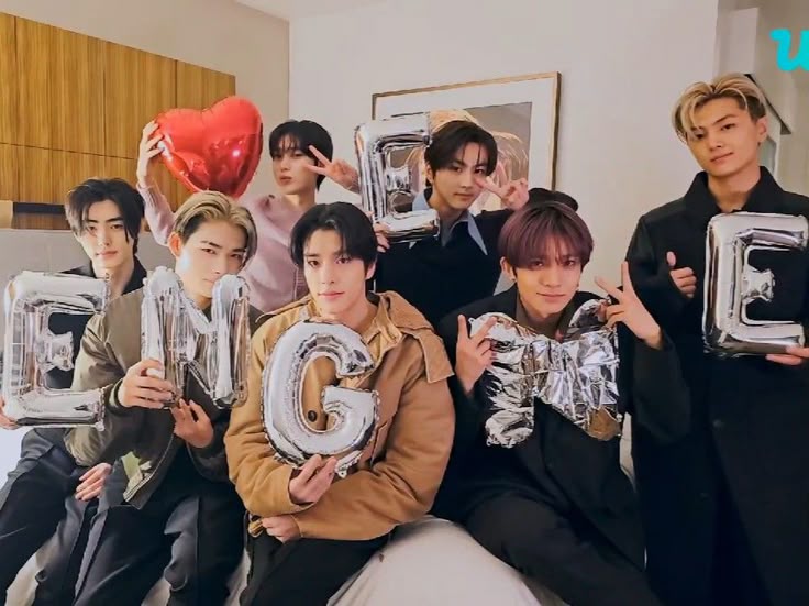 ssunsunaa's tweet photo. Y Q VIVAN MIS CACHORRAS OT7 POR MI ME LAS BESO A TODAS PQ GRACIAS A USTEDES Y SU ESFUERZO, HEESEUNG VUELVE Y VOY A SER FELIZ EN EL FUTURO 💋💋❤️‍🩹‼️

#ENGENEs_Demand_Clarity
#7_As_One_Always https://t.co/VpFiq9h1vt