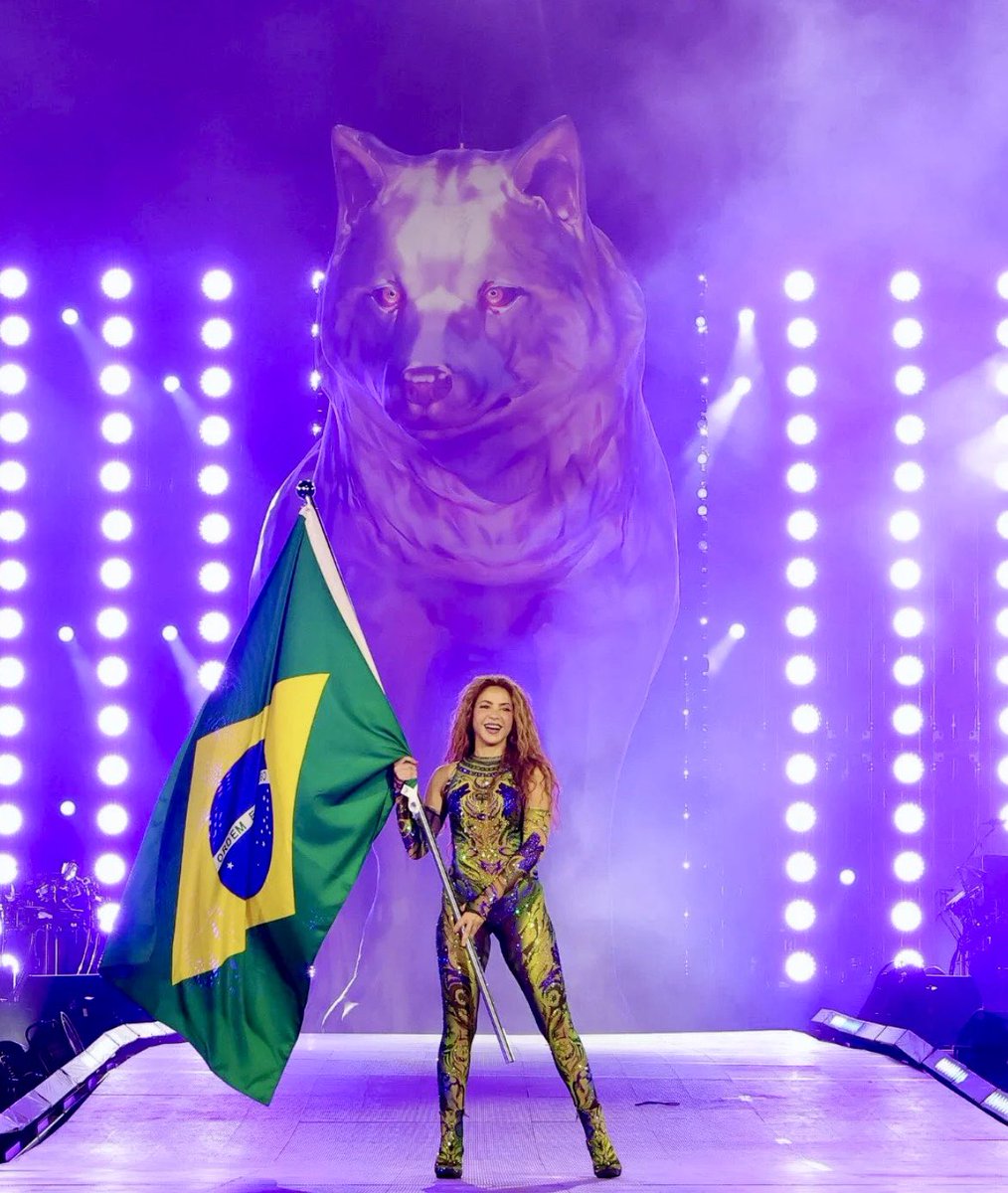 soydrikah's tweet photo. Shakira não é como Madonna, Gaga, Beyoncé, Rihanna, Britney, ela não é como as divas de língua inglesa. Ela é uma latina com descendência libanesa, ela nunca será igual, nem parecida. Ela é ÚNICA! E tudo bem não gostar do estilo dela, só não critique o que você não conhece.

🙏🏻😚 https://t.co/ovPn4OC6U6