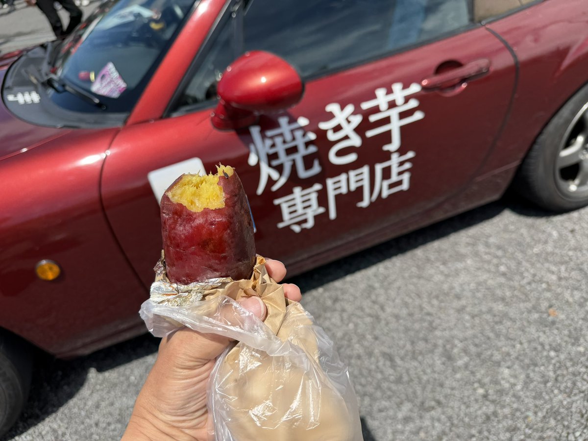 sumomoya's tweet photo. SUPER GT Rd.2 FUJI 決勝日

富士GTとなれば
一食はかならずここで
ロド芋さんのさつま芋
甘くて美味しす👍

@EL_Loco2018
@sawa_mitsuki_ https://t.co/VJV0HvPkB4