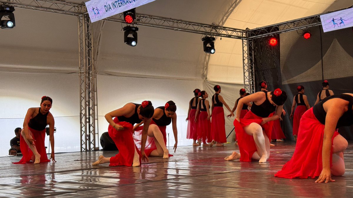 unamglobal's tweet photo. 🩰💃🏻🕺🏻 Memorias de la pista de baile…
Mira algo de lo que se vivió en el #DID26, el evento que @DanzaUNAM llevó a cabo en el #CCU para celebrar el Día Internacional de la Danza. ⬇️ https://t.co/swGJFh8eQd