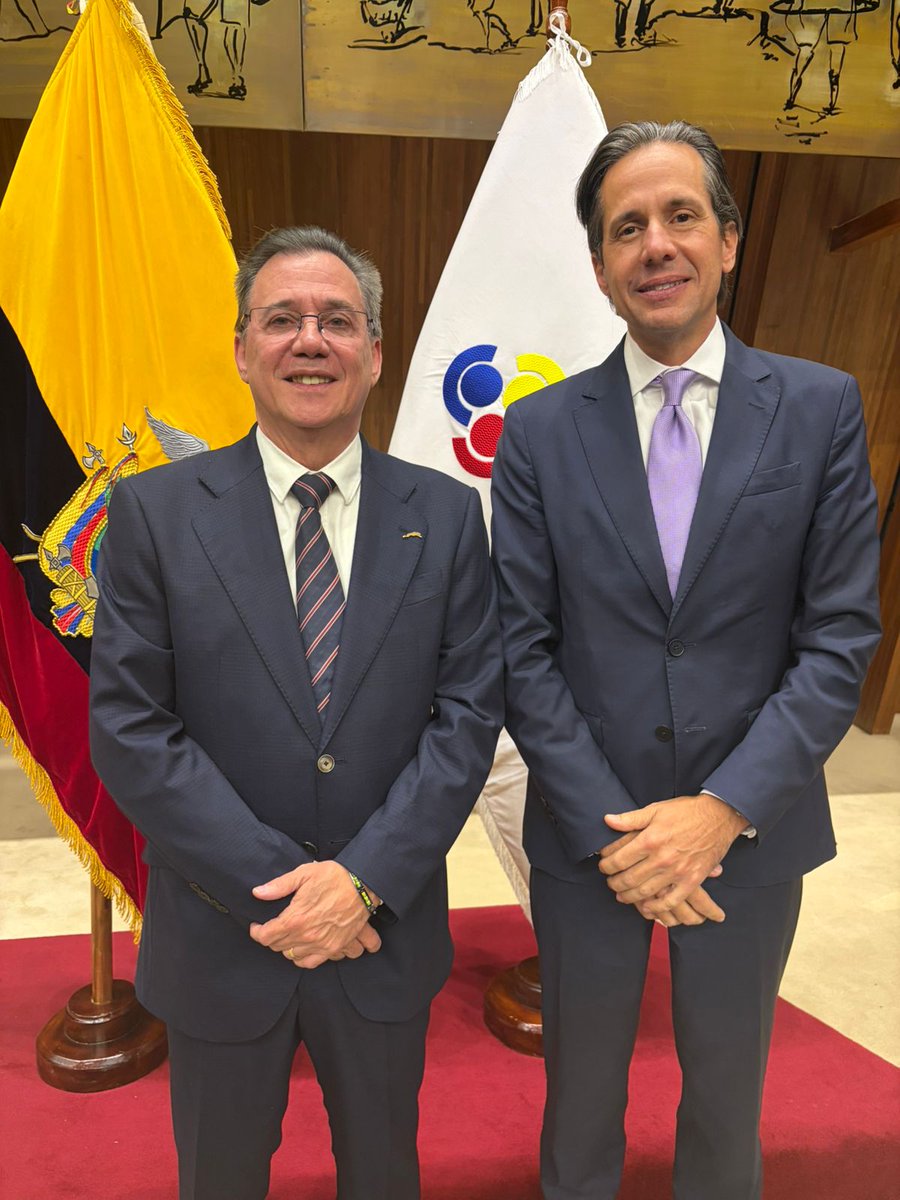 TesEcuador's tweet photo. 📢 TES Informa

Nuestro Canciller, Aldo Maino, participó en la Rendición de Cuentas del Consejo de Educación Superior, reafirmando el compromiso del TES con la calidad y el fortalecimiento de la educación superior en el país. 🇪🇨

A su derecha, lo acompaña el Dr. Fidel Márquez, Presidente del Consejo de Educación Superior.

Seguimos siendo parte activa de los espacios que impulsan el desarrollo académico y profesional del Ecuador.

#TESInforma #EducaciónSuperior #CES #TES #CompromisoAcadémico