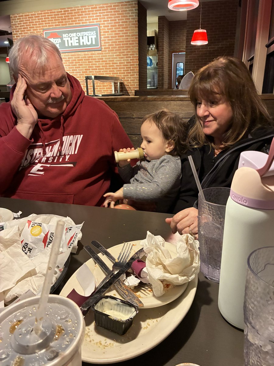 MrMarketingPhD's tweet image. We had a fun time exploring some parks back home with Akari. I think she liked going for a ride around Linden Pointe &amp;amp; checking out the playgrounds at Buhl Park. She seemed to enjoy the pizza party at the end of the night with mommy, daddy, nana, &amp;amp; grandpa. 🛝👶🍕🌲🌳 #FamilyTime