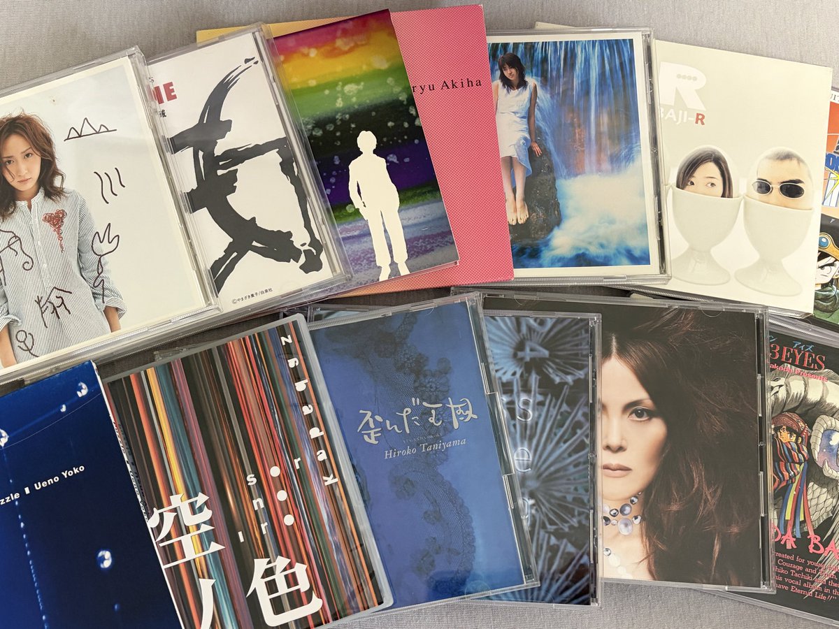 mamatoko_pro's tweet photo. 一昨日たまたま知ったPC要らずで
CD💿をスマホに📱取り込めるもの。

早速山ほどあるCDをほくほくしながら取り込む！スマホの容量もあるのでSpotifyとかに無さそうなものから。

谷山浩子さんとか
ザバダックのサブスク無いものとか
解散してるグループとか
ドラクエとか

あー久しぶりに聴けて嬉しい https://t.co/GvEAbPFL9G