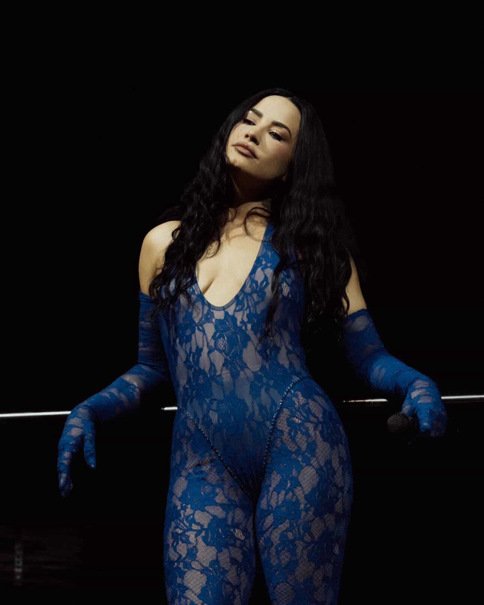 demi lovato gallery tweet media