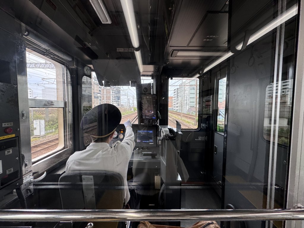 Gyoza38's tweet photo. #生まれ変わったら ���車の運転手さんになりたい。

#gw 恒例の義実家帰省
#jr東海道線 
#電車好き https://t.co/xPBXpKLYZL