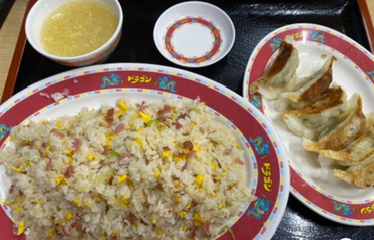 1008
豊見城　中華食堂ドラゴン

炒飯餃子Dセット　800円
えび炒飯　700円
天津ラーメン　800円

今日は朝から労働者だったので、腹ペコガッツリよ！！

2人でシェアしたから、すんごい量だったけど、高校生くらいの勢いでガッツリ完食したわ！

天津ラーメン美味しかったわ
＃ジャイ子豊見城