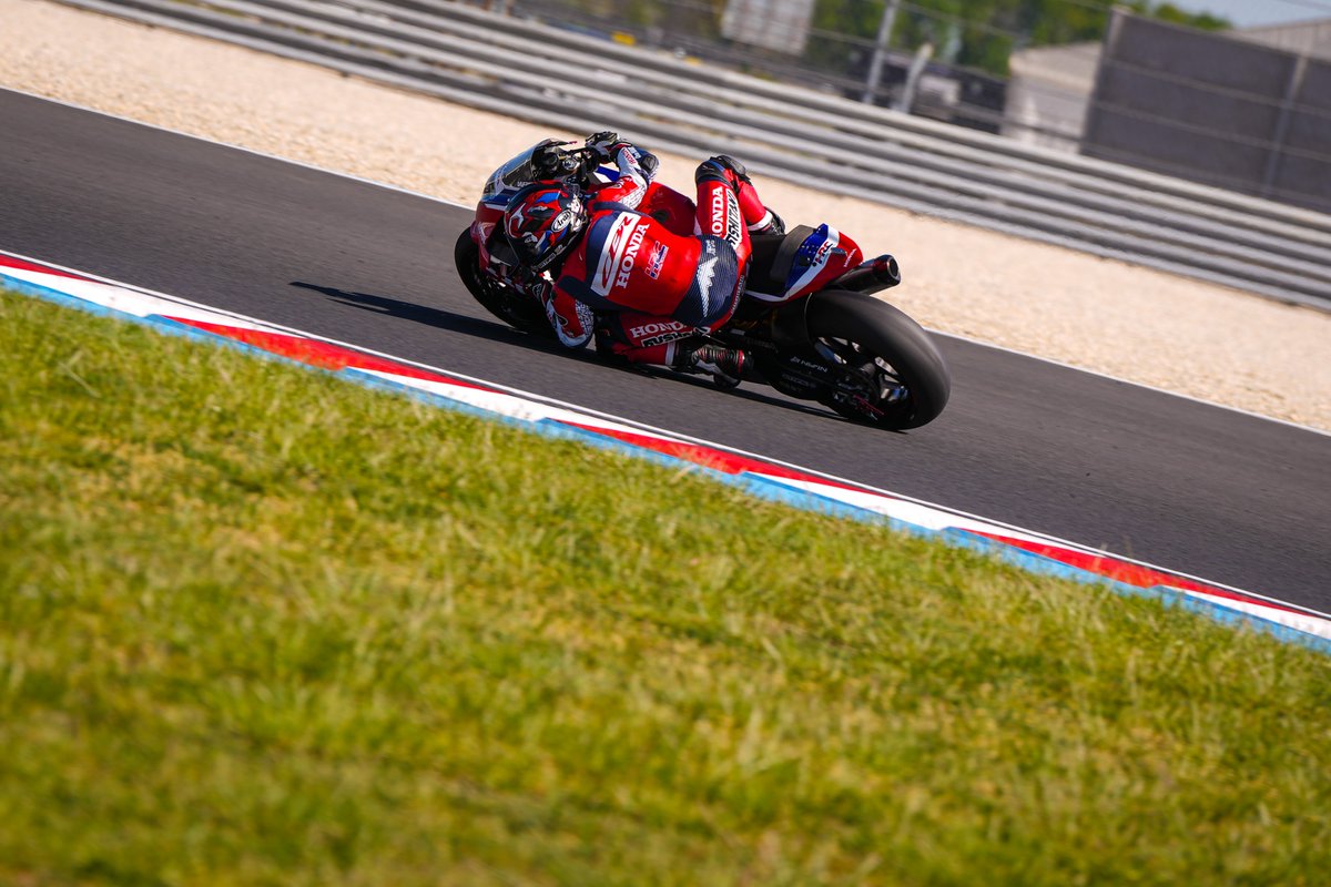 HondaJP_Live's tweet image. WSBK第4戦がハンガリーで開催されました🇭🇺

Honda HRCのソムキアット・チャントラ選手がレース2でポイントを獲得!
さらに代役で出場したチームメートの國井勇輝選手はレース2を16位でフィニッシュしました。

#Honda #WSBK