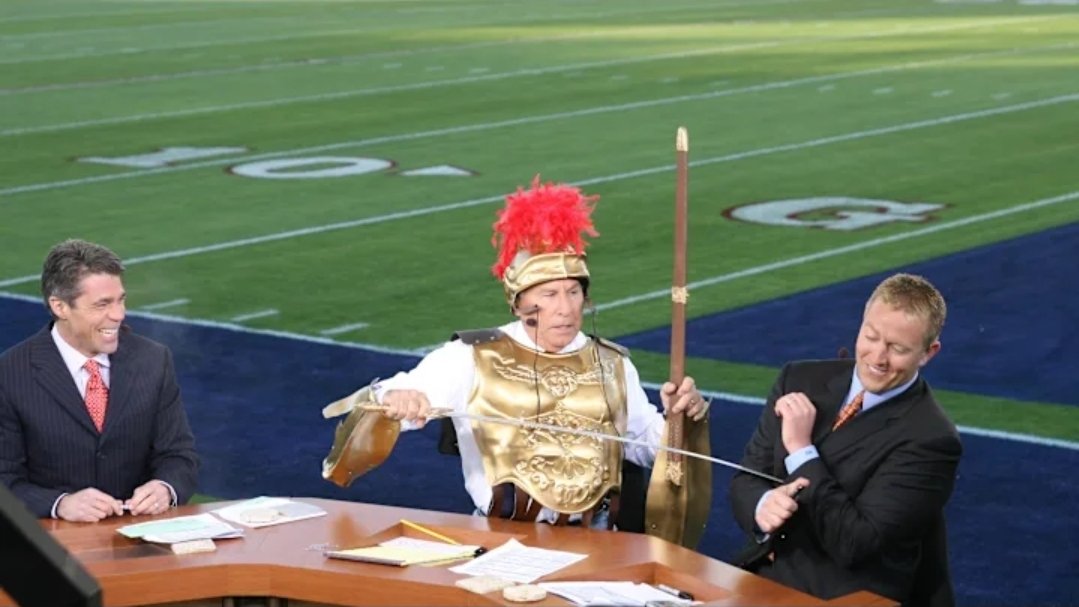 USCFAN87 tweet media