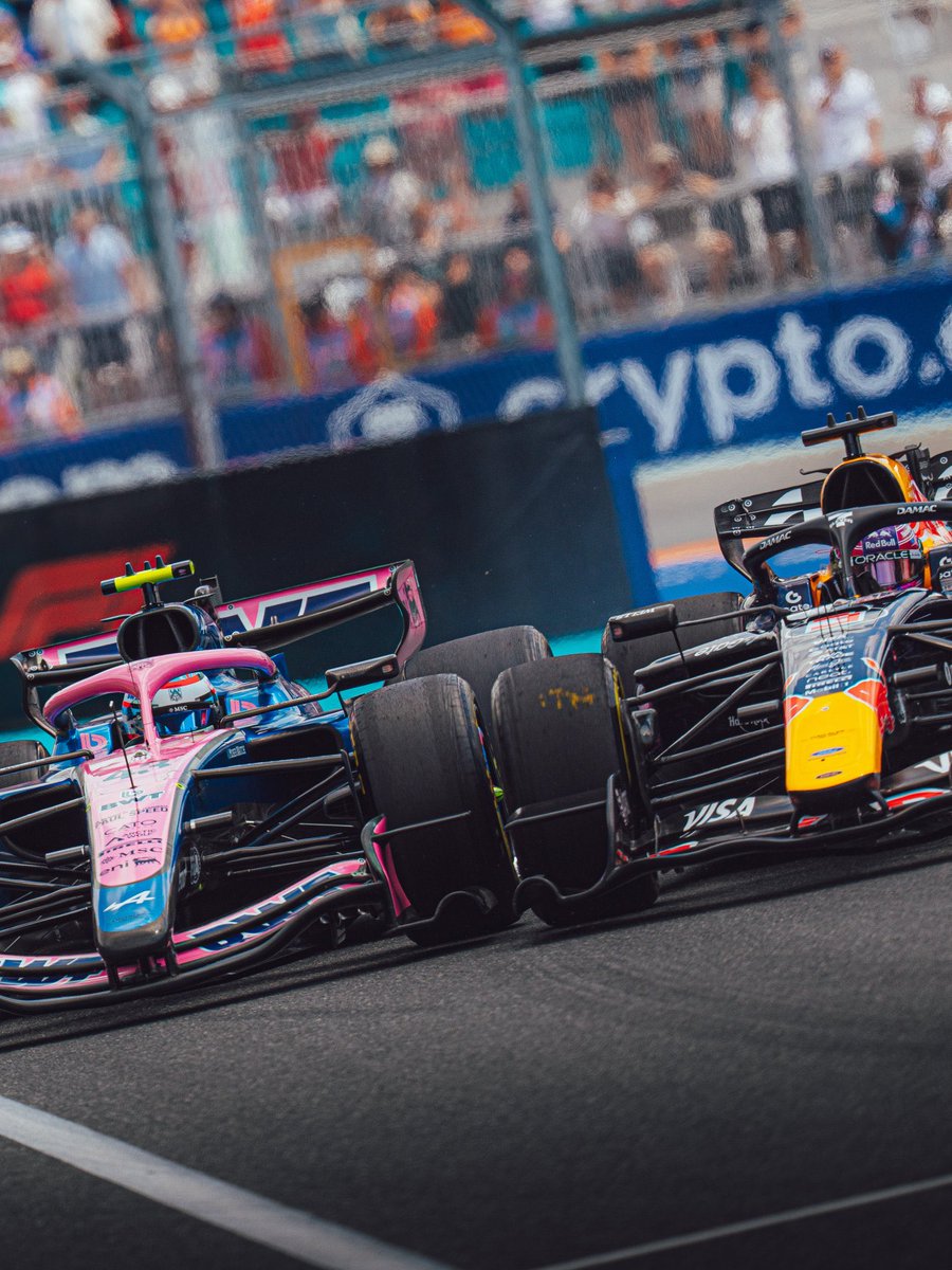 TelemetricoF1's tweet image. COLAPINTO y la foto síntesis del fin de semana. Ahora se pelea en otra liga. Con Max, con Lewis… El mejor fin de semana por lejos. Como siempre digo, “el auto está, el piloto está”. Cuando eso sucede, se puede pensar distinto. Fue agresivo hasta donde pudo, y fue conservador