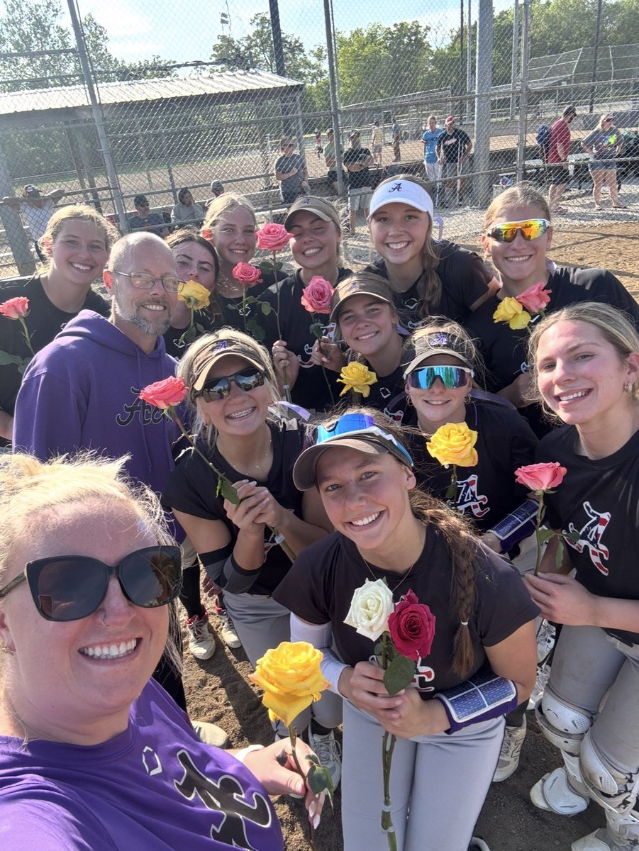 khackmann09's tweet photo. Got the summer kicked off in Columbia! Pretty good weekend to start our season and can’t wait for the rest of the summer!! First place overall only allowed 4 runs the whole weekend! #buckleupforbailey💜
@AcesFPMidMO @ExtraInningSB 
Avg~.533
slg~.667
Rbi~.7
Obp~.611 https://t.co/a62tcPeSCp