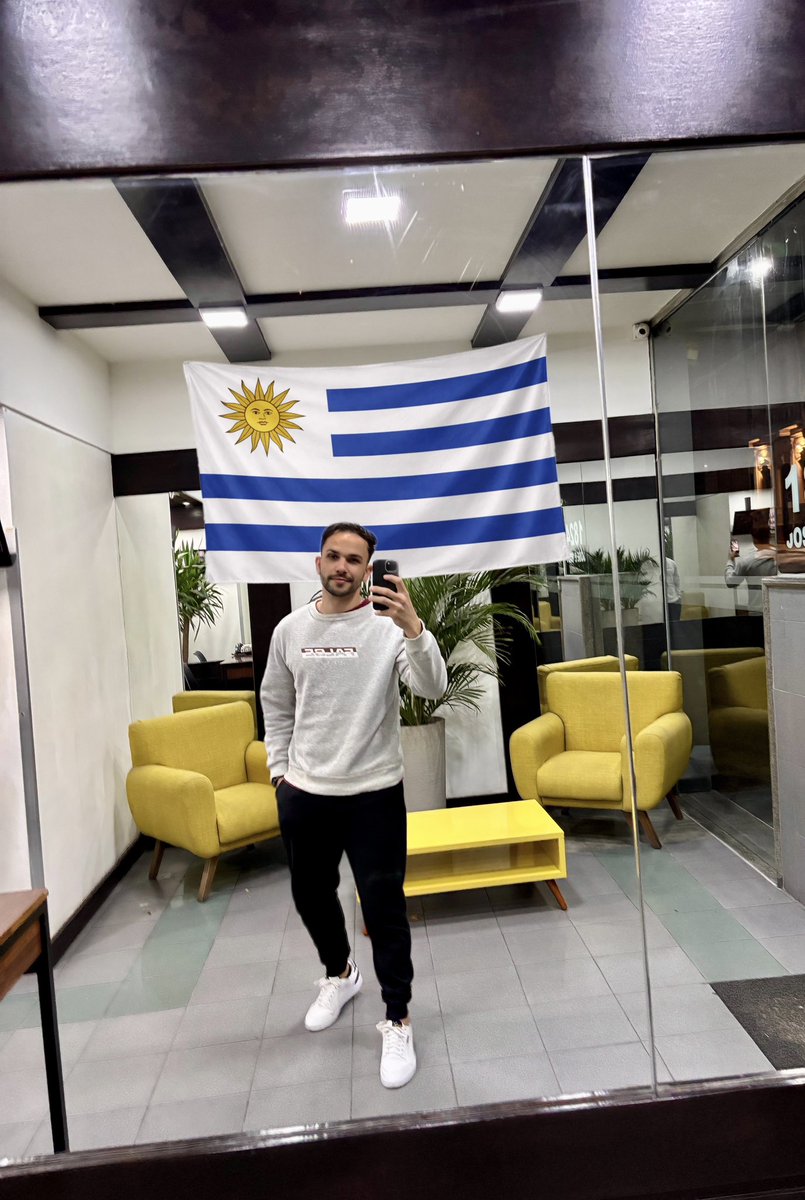 andyxcardoso's tweet image. Hoy hace 4 años que este cubano 🇨🇺renació en Uruguay 🇺🇾 #cubanosporelmundo #cubanosenuruguay #uruguay