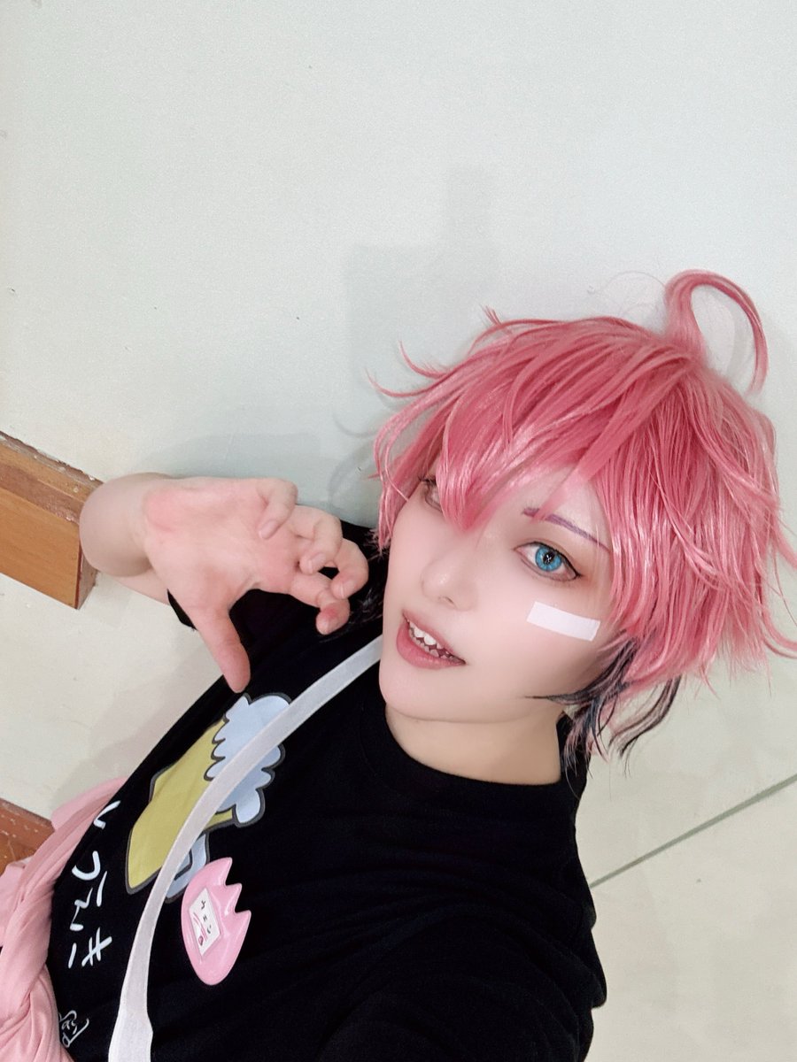 kmraru's tweet photo. cos/捏造衣装🍱🦖

運動会参加させてもらいましたわ~✨
平均台から落下し気配切り瞬殺され現在筋肉痛で床に落ちてるのでとりあえず修行から始めようと思う😌💪
ｱｷﾁｬﾝありがとうー！！！楽しかったー！

 #明日は筋肉痛杯2026 https://t.co/WFcQOOKXbp