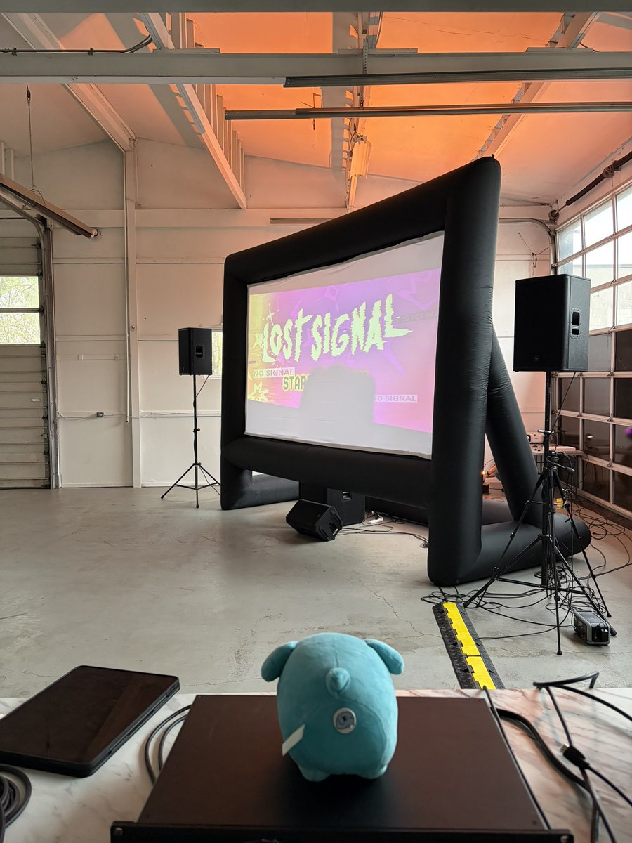 geneigalactica's tweet photo. so many ppl also thanked me for #WSFLostSignal as well and i was so humbled 😭 very grateful to the team of @naifs_eri @Killbasa1 @RavarathTV @verssesli and our volunteers @miraje44 @NotMorningDew @35Pzellador @_Breadsicle for helping make it run as smoothly as possible 💚 https://t.co/FHG2pzxKa9
