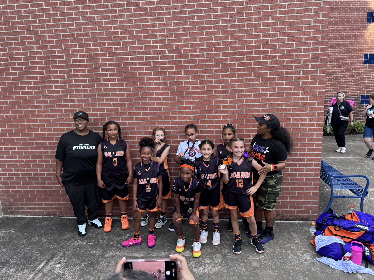 My little sister and team putting in work 3rd/4th grade savage storm☔️☔️☔️⛈️ #2 Khali