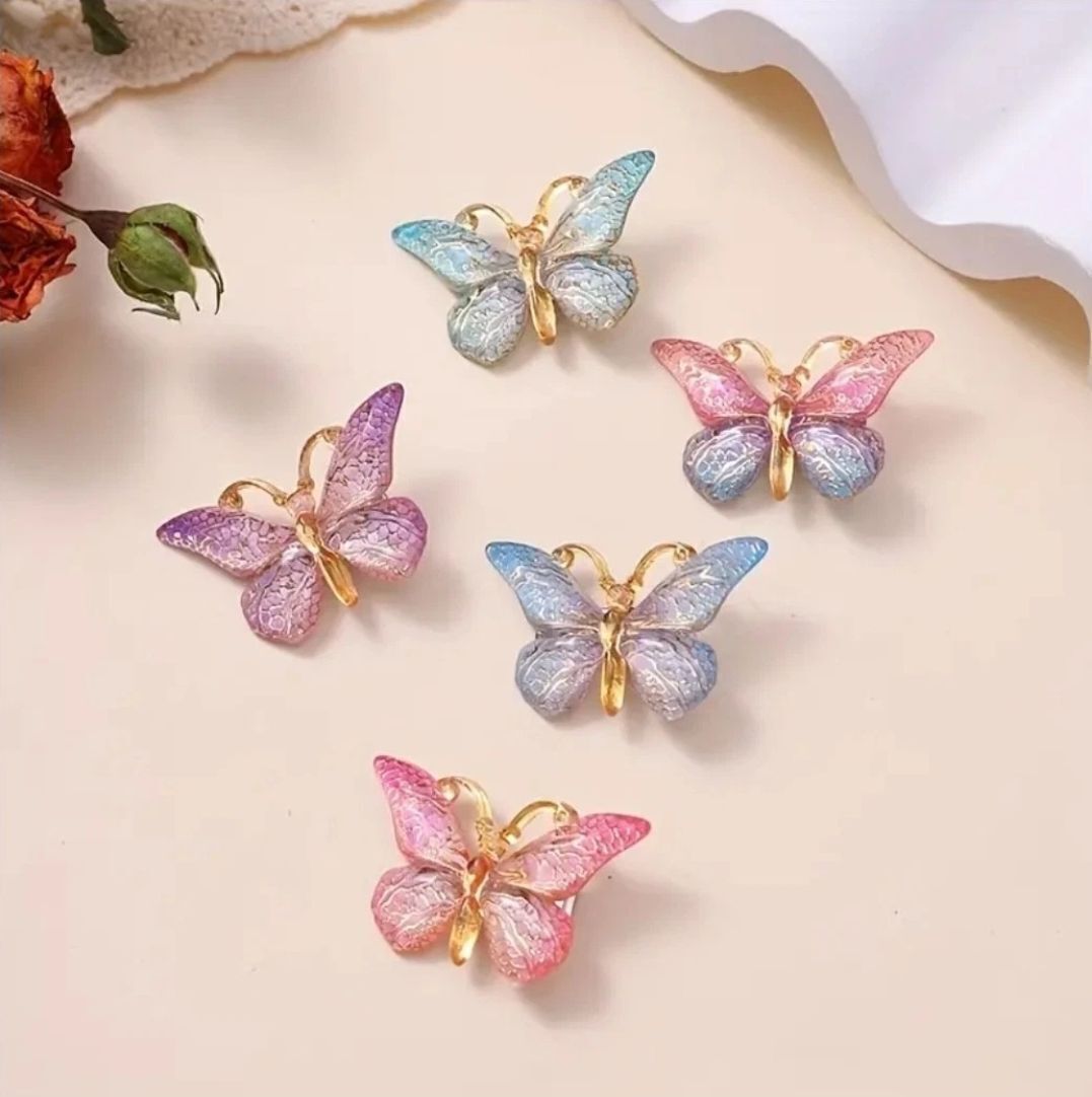 CM_Hearts's tweet photo. These 5pcs Sparkly Butterfly Hair Clips are perfect for adding a colourful and playful touch to any outfit https://t.co/AYg9Psms9D #ATSocialMedia #UKHashtags #UkSmallBiz #Spdc #tweetuk #UKhashtags #ATSocialMedi #tweetmaster #Sociallondon #tweeturbiz #giftideas https://t.co/2vtXYKcEDh