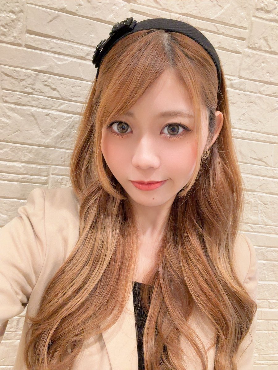 世良 衣都 from L.U.R.E tweet media