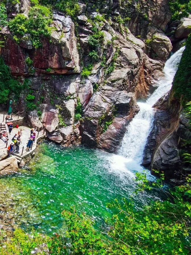 Trade the rush for fresh air in Laoshan, Qingdao. 🌿 

Follow a mountain trail where streams wind through the forest and rock formations rise along the path. Everything slows to an easy pace – just walk, breathe, and let the day unfold. https://t.co/f4DYObXxL7