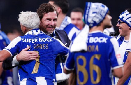MyLuso's tweet photo. Porto win Portuguese title as Villas-Boas tops Mourinho 

Congratulations!

#Porto #soccer #futebol #Portuguese #Mourinho #Benfica #VillasBoas

https://t.co/8zjVAZrxLR https://t.co/7QBQq4qnm2