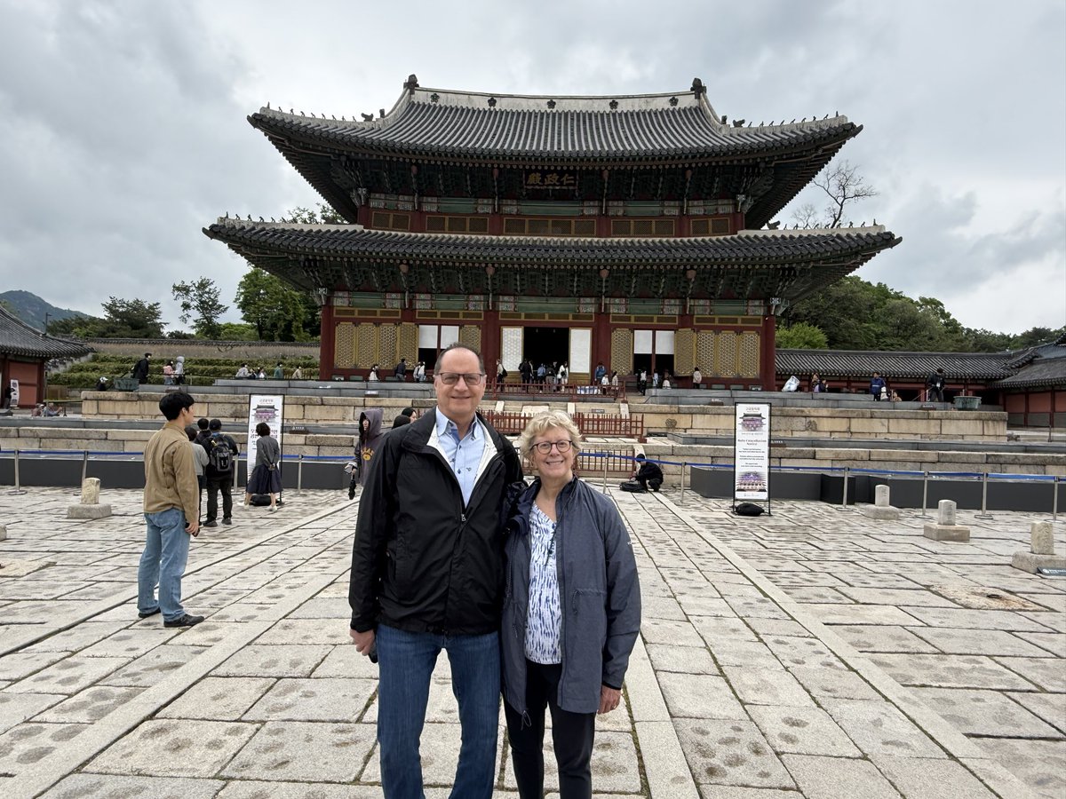 kbsbrook's tweet photo. @VisitSeoul 
Really enjoyed the tour with Brian Park of Changdeokgung Palace. It brought my Korean Netflix shows about the Joseon period to life. He is very knowledgeable and nice and happy to answer questions. The palace is very beautiful and a UNESCO world site. Don’t miss! https://t.co/lUFHW0fr6c