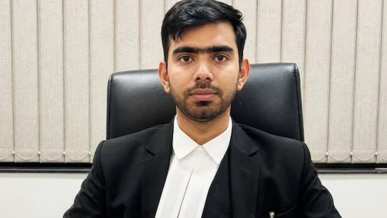 NDTVMarathi's tweet image. Judge Death Case: न्यायाधीशाची आत्महत्या की सासरचा जाच? जज पत्नी आणि IAS मेहुणीविरोधात गुन्हा दाखल, तपासात मोठा ट्विस्ट
Link: marathi.ndtv.com/crime/delhi-ne…
#DelhiNews #Delhi #NDTVMarathi