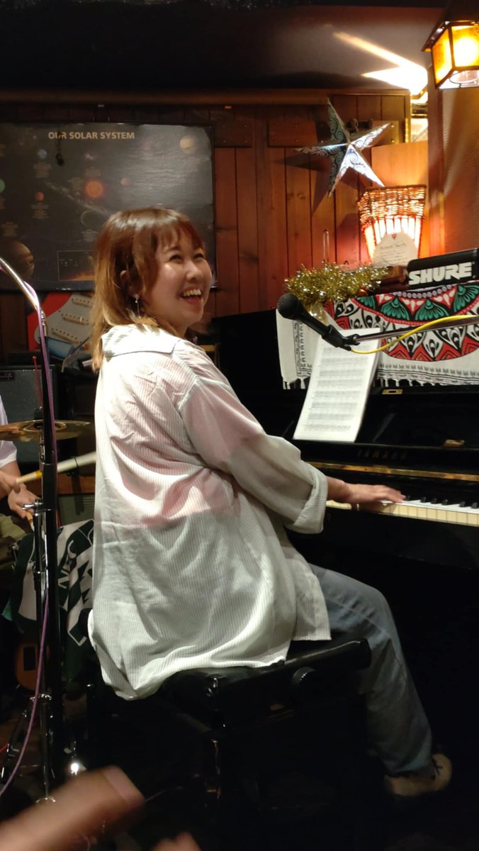 バーストレガにて、いぶきーずの定例ライブにアテでお邪魔いたしました！たくさん盛り上がっていただきありがとうございます！素敵なバンドと言ってもらえたことが本当に嬉しいです。今までになくステージがぎゅっとしていて、演奏してて一体感がとっても気持ち良かった。しあわせ。