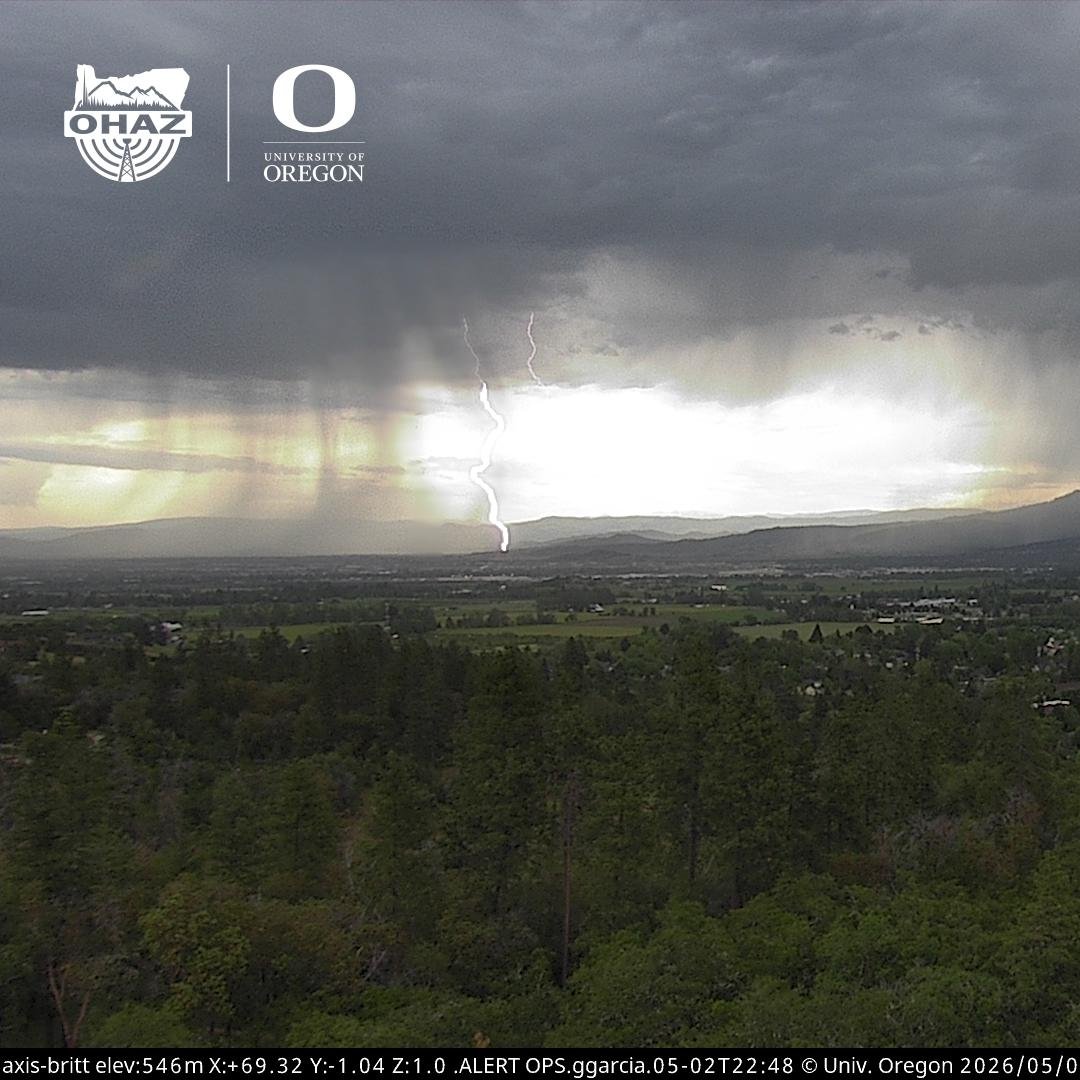 Kev1nLuo's tweet image. Stormy day in the mountains #cawx #orwx @NWSMedford @RobMayeda