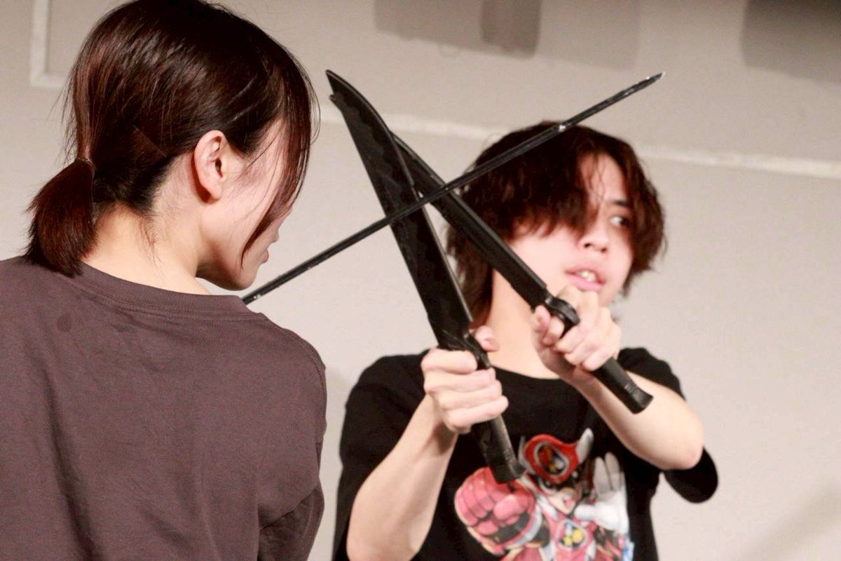 そして、明日は #アドリブレード ！

過去のHigh-Cardキャラ達がその場で殺陣を作って戦技を競う！

一日限定の夢のようなステージ！
こちらも今晩23:59までご予約できますよ！
こちらもお待ちしております！