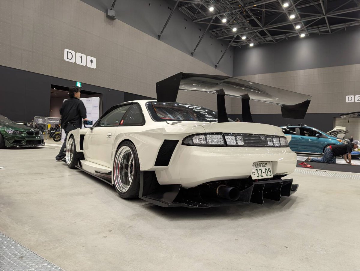anikis14's tweet photo. GT300ビルダーの手で、ボディキットから空力デバイスに至るまでワンオフ製作しています。
実車のGT300と同形状を追求
ディフューザー、カナード、ウイングにはドライカーボンを採用しました。
単なるルックや風ではない、本物の機能美を細部まで詰め込んでいます。 https://t.co/wWRzRLXF9L