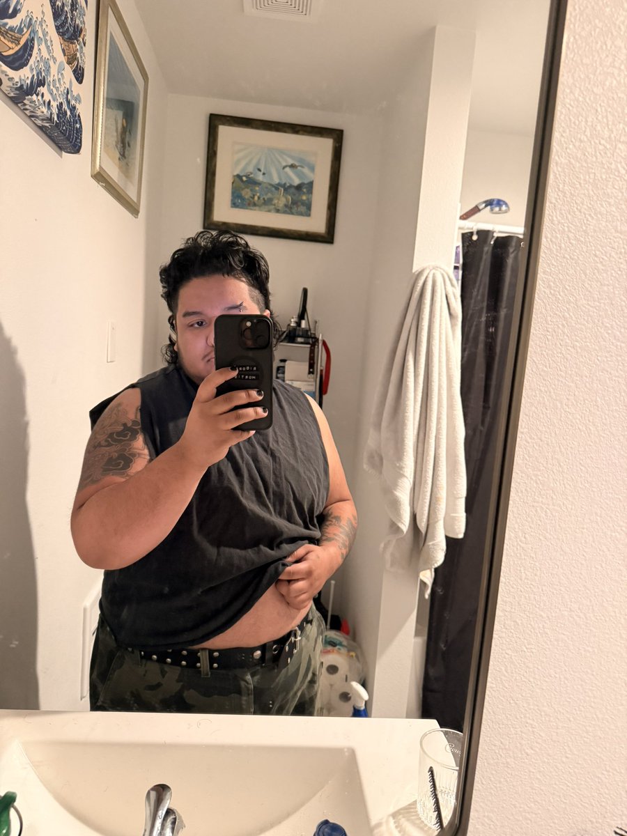 rig0rmortises's tweet image. ooohhuh i’m just a fat boydyke with a big belly and no one worshipping it whatever shall i do 😔 

#ftm #butch #bear #belly #t4t
