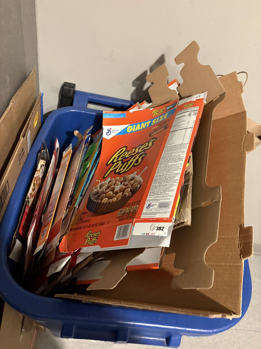 ChasePalladium's tweet photo. Someone on my floor knows ball https://t.co/FnsMxxzGAl