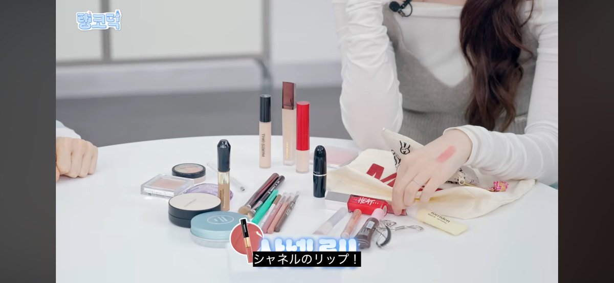 一旦みんなウンチェと同じメイク道具使いましょう
