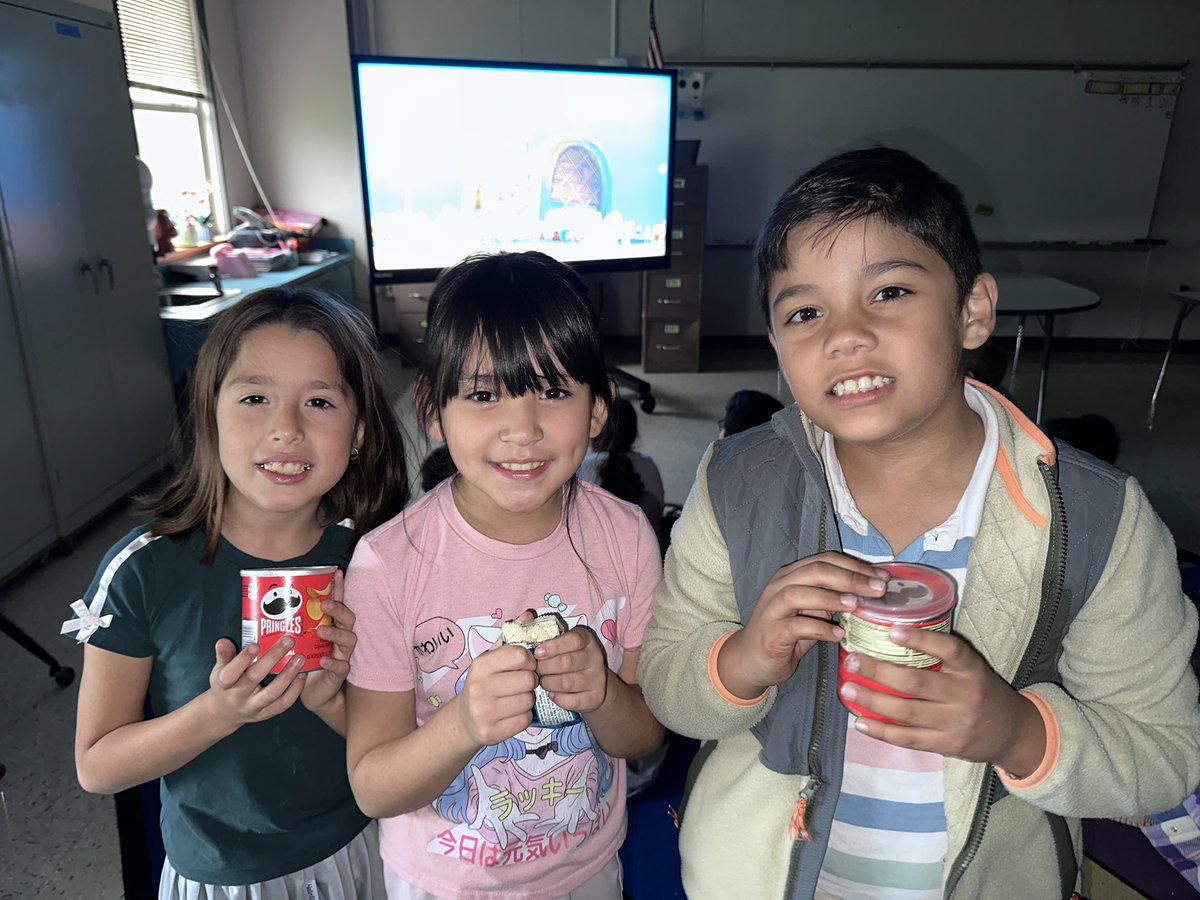 MsHernandezMEd's tweet photo. Our students celebrated their diligence in RTI! 🧠🩷

Thank you to Ms. Mitchell for helping us grow our PCE leaders! We are so thankful to have you! 🩷 https://t.co/faEwNekk0w