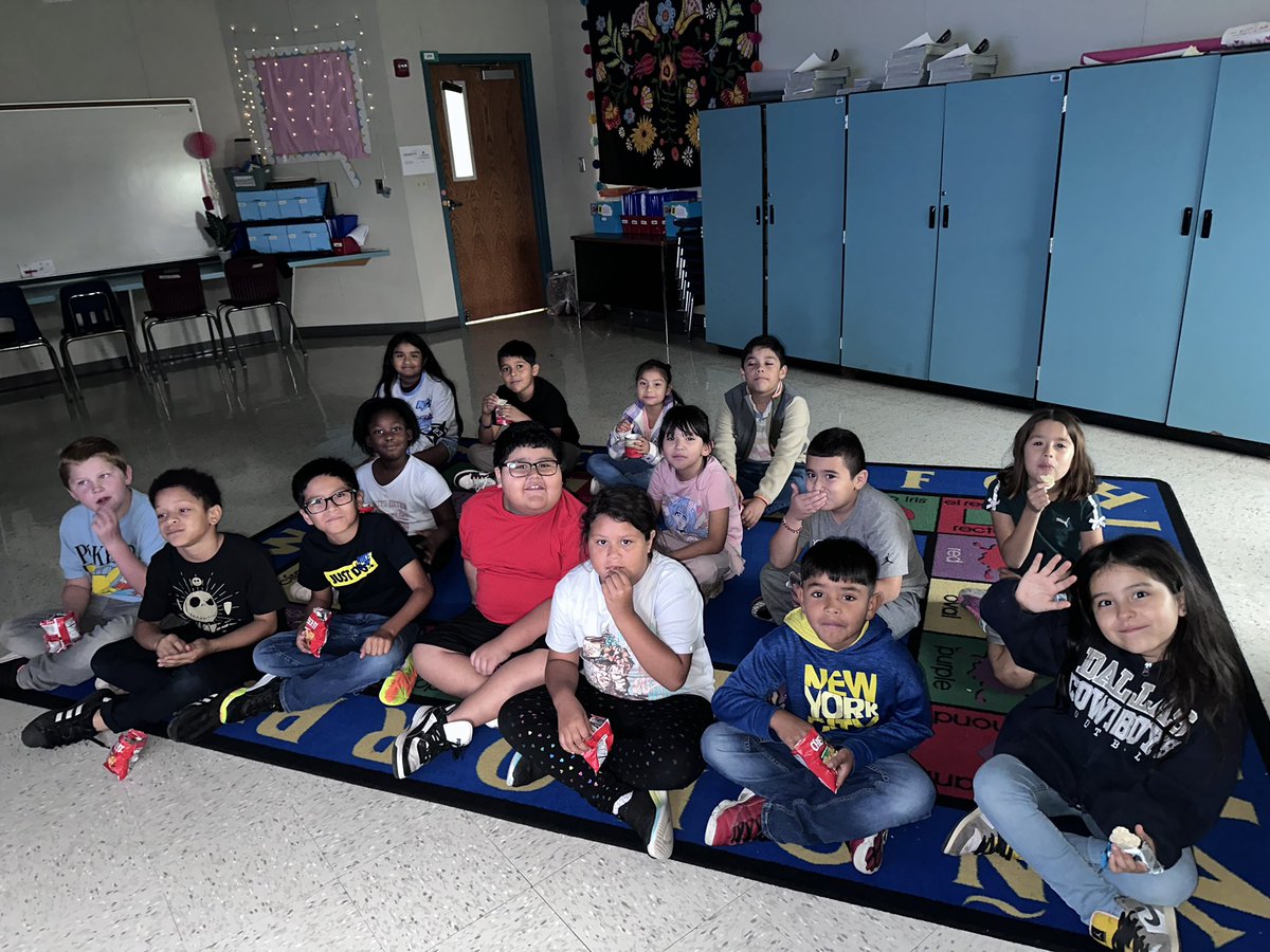 MsHernandezMEd's tweet photo. Our students celebrated their diligence in RTI! 🧠🩷

Thank you to Ms. Mitchell for helping us grow our PCE leaders! We are so thankful to have you! 🩷 https://t.co/faEwNekk0w