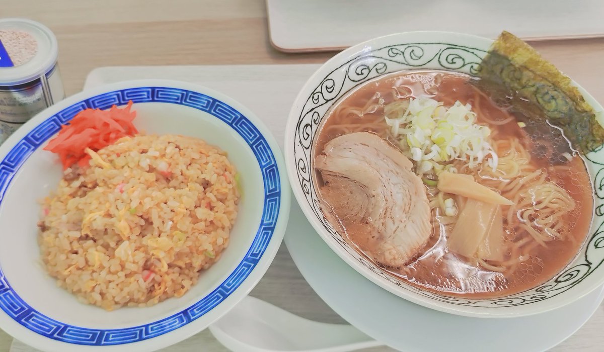 Takeikeien's tweet photo. 私は「中華そばセット」😋
＃炒飯日和 https://t.co/GDDV3PK69v